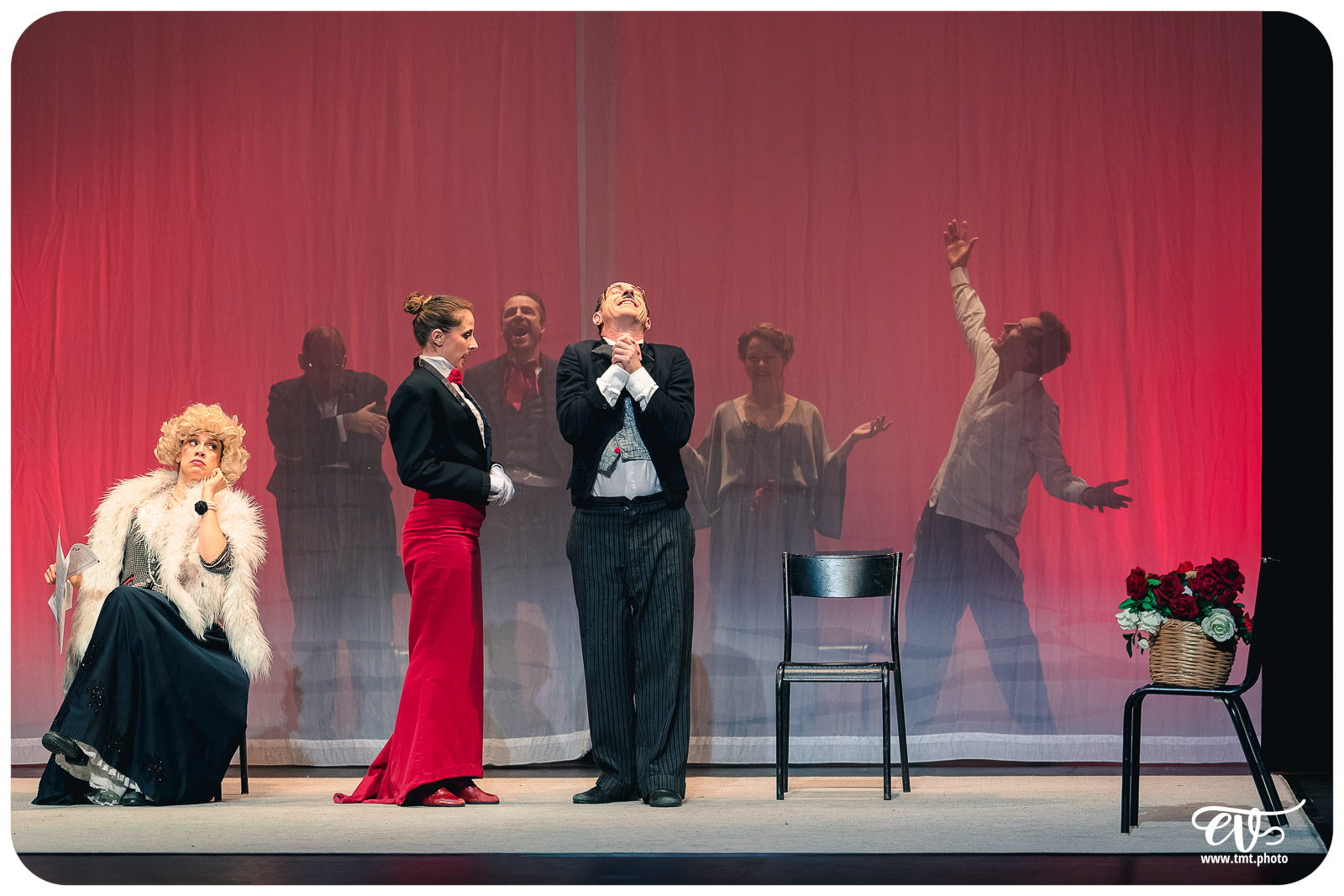 UN FIL A LA PATTE (CIE VIVA)